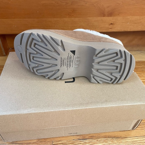 UGG® New Heights Cozy Clogs - Picture 6 of 8